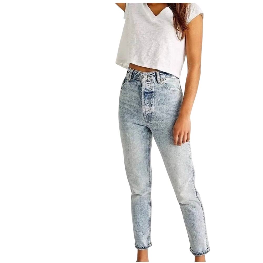 We The Free jeans, light wash, cotton, straight mom jeans, Size 25